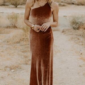 Elegant Velvet One-Shoulder Dress